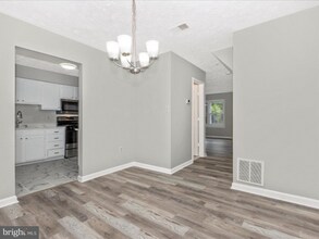 7292 Mahogany Dr in Hyattsville, MD - Foto de edificio - Building Photo