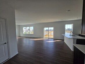 348 Danforth Dr in Oswego, IL - Building Photo - Building Photo