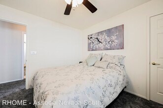 9772 Thistle Dew Ave in Las Vegas, NV - Building Photo - Building Photo