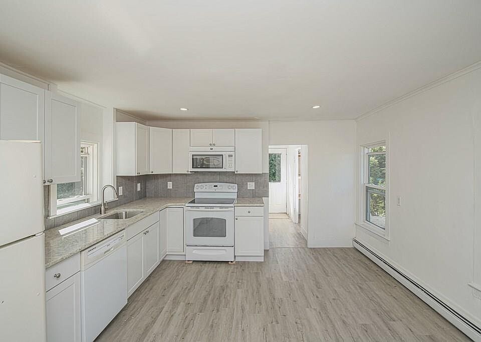 30 Pleasant St in Whitman, MA - Building Photo