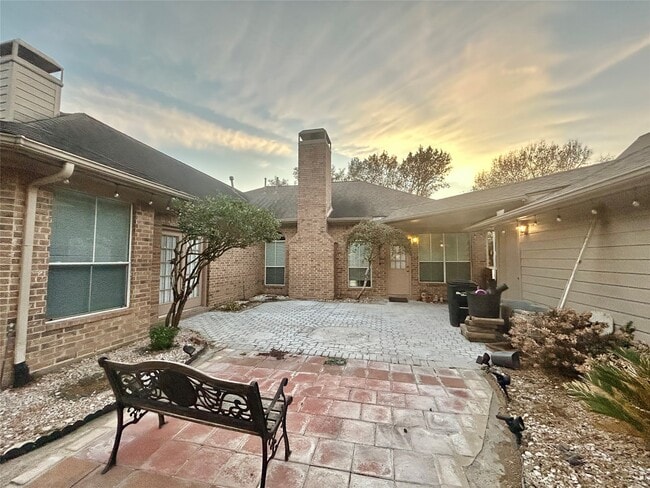 16807 Laguna Springs Dr