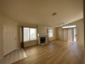 2092 Crowley Way in Las Vegas, NV - Building Photo - Building Photo