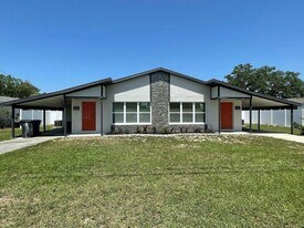 6012 Rex Hall Ln in Apollo Beach, FL - Building Photo