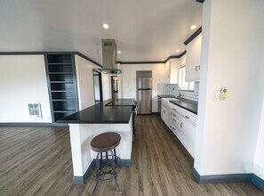 Sea Cliff Apartments in Santa Barbara, CA - Foto de edificio - Building Photo