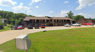Lakeside Apartments in Jefferson City, MO - Building Photo - Interior Photo