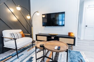 1385 Epworth St SW in Atlanta, GA - Foto de edificio - Building Photo