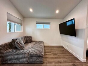 22949 Valerio St in Los Angeles, CA - Building Photo - Building Photo