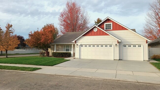 2130 Strauss Ct E in Meridian, ID - Building Photo - Building Photo