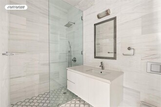 350 E 82nd St in New York, NY - Building Photo - Building Photo