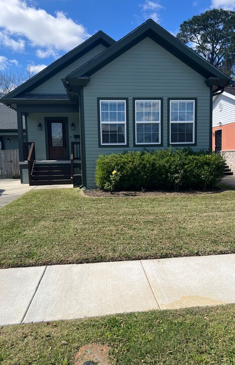 502 Warrington Dr in New Orleans, LA - Foto de edificio