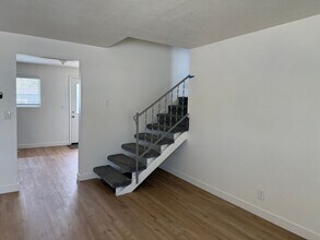 81 W 300 N in North Salt Lake, UT - Foto de edificio - Building Photo