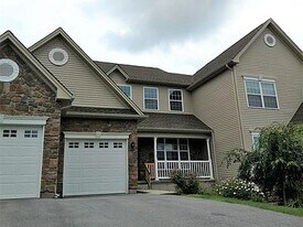 1824 Big Ridge Dr in East Stroudsburg, PA - Building Photo