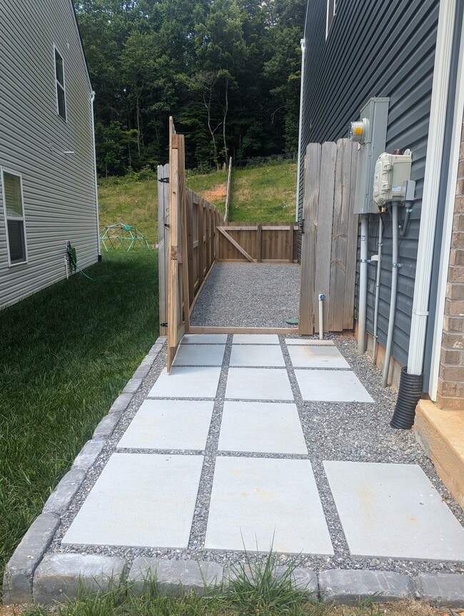 1045 Curly Top Ln in Knoxville, TN - Building Photo - Building Photo