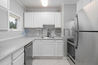 12917 NE Holladay St in Portland, OR - Building Photo - Building Photo