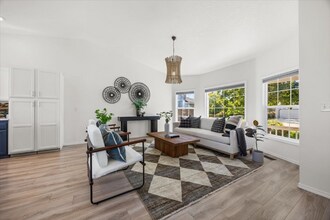 5174 N Rothmans Ave in Boise, ID - Foto de edificio - Building Photo