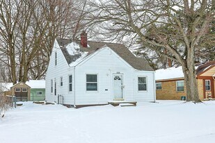 2329 Ida Dr in Toledo, OH - Building Photo