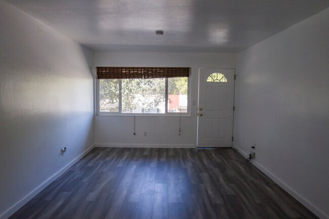 621 Grand Fir Ave, Unit 4 in Sunnyvale, CA - Foto de edificio - Building Photo