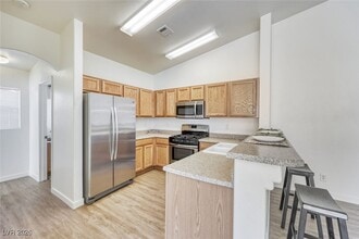 2572 Land Rush Dr in Henderson, NV - Building Photo - Building Photo