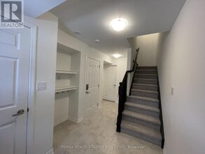 1260 Wintergreen Pl in Milton, ON - Building Photo - Building Photo