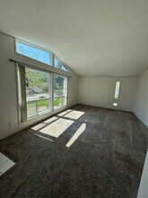 826 SE Sharon Ave in Roseburg, OR - Building Photo - Building Photo