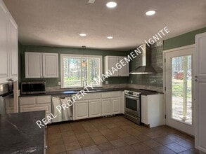 18633 River Woods Dr in Bend, OR - Building Photo - Building Photo