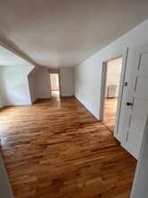 21 Pearl St, Unit 3 in Hudson Falls, NY - Foto de edificio - Building Photo