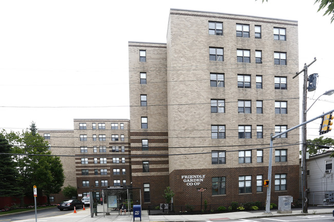 Friendly Garden in Revere, MA - Foto de edificio - Building Photo