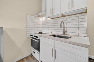 158 Willow St in Yonkers, NY - Building Photo - Building Photo