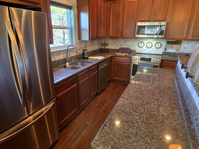 Room in House on Katielee Cove in Dallas, GA - Building Photo - Building Photo