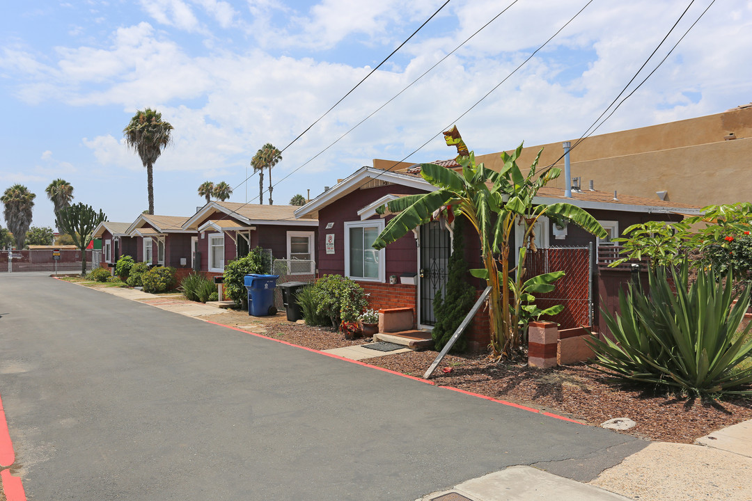 590 Flower St in Chula Vista, CA - Building Photo