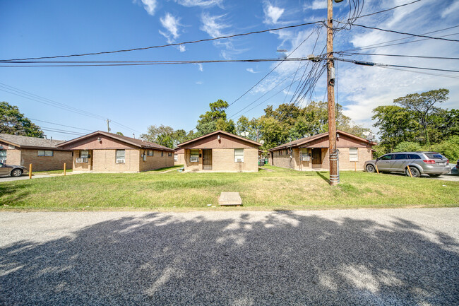 4901 Bostic St in Houston, TX - Building Photo - Building Photo