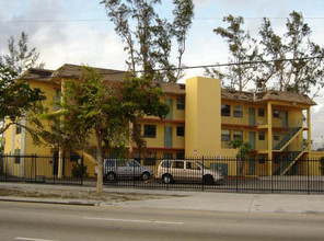 Lakeview Apartments in Miami, FL - Building Photo - Building Photo