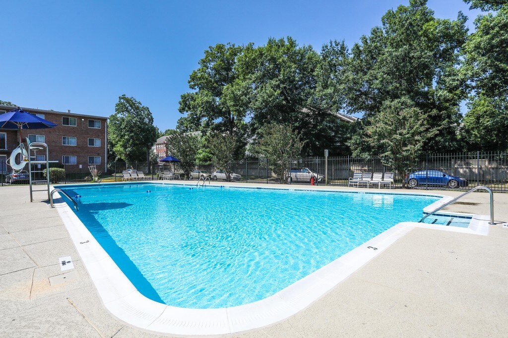 Washington Square Apartments Alexandria, VA Apartments