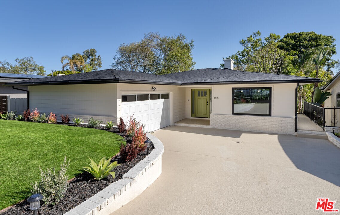 144 Vista Del Parque in Redondo Beach, CA - Building Photo