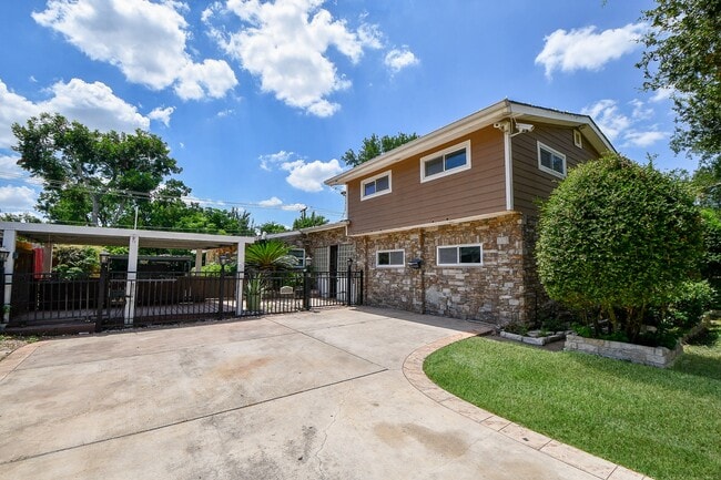 5927 Moonmist Dr in Houston, TX - Building Photo - Building Photo