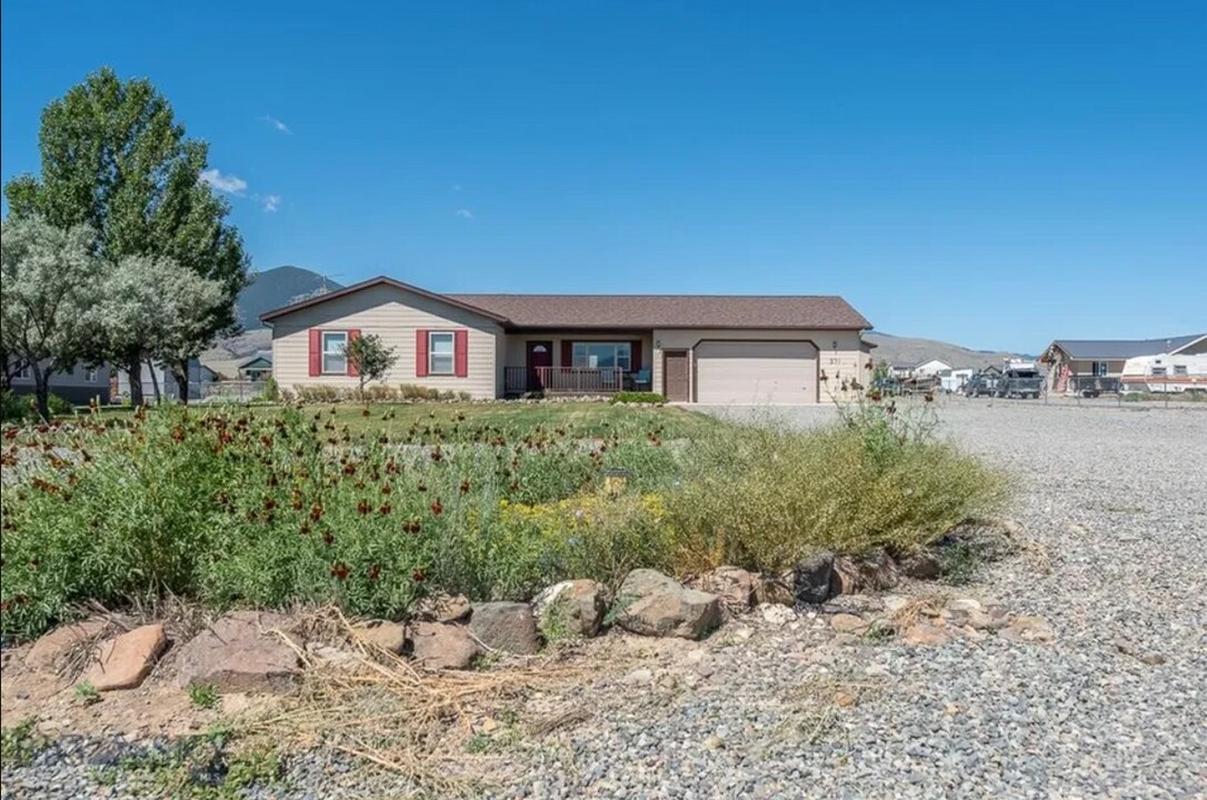 371 Stampmill Ln in Townsend, MT - Building Photo