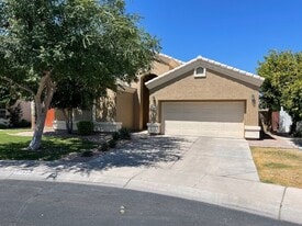 328 S Rock Harbor Dr in Gilbert, AZ - Building Photo