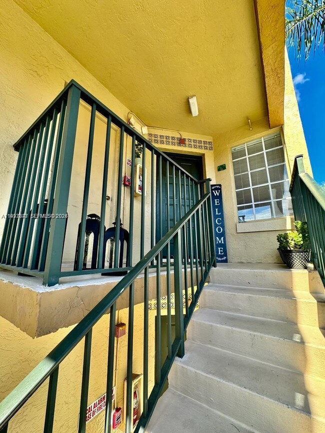 18334 NW 68th Ave in Hialeah, FL - Building Photo - Building Photo