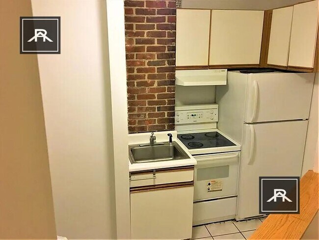 393 Langley Rd in Newton, MA - Building Photo - Building Photo
