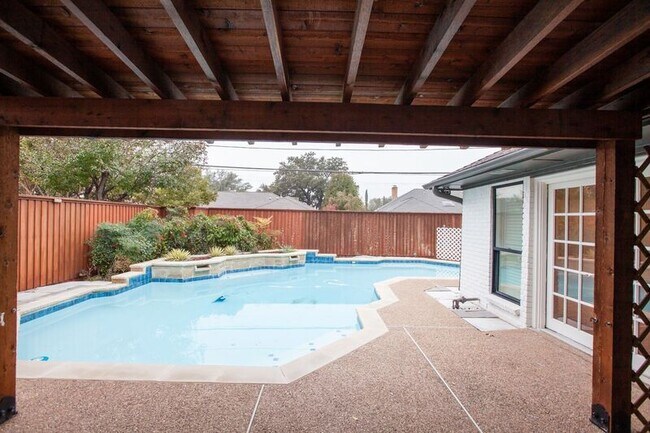 16114 Shadybank Dr in Dallas, TX - Foto de edificio - Building Photo