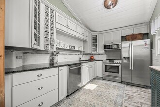 85 Lake Dr in New Milford, CT - Building Photo - Building Photo