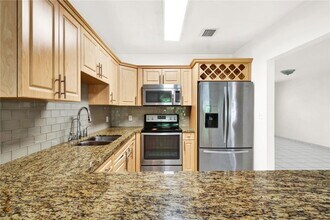 7435 SW 34th St in Miami, FL - Building Photo - Building Photo