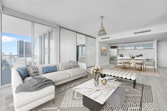 1040 Biscayne Blvd in Miami, FL - Building Photo - Building Photo