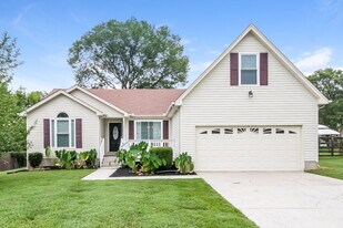 411 Randall Ln in La Vergne, TN - Building Photo