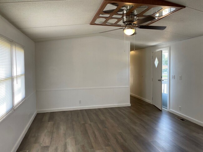 447 Steed Rd in Seagrove, NC - Building Photo - Building Photo