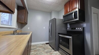 530 Fleming Rd in Cincinnati, OH - Foto de edificio - Building Photo