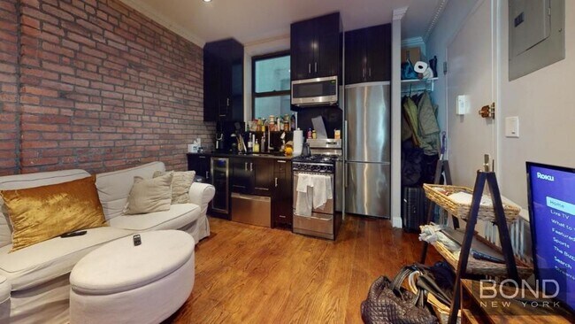 property at 422 E 9th St