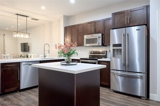 15857 Marcello Cir in Naples, FL - Foto de edificio - Building Photo
