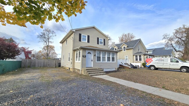 2105 Hunter St in Cinnaminson, NJ - Building Photo - Building Photo
