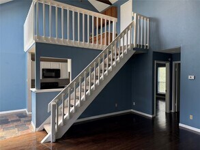8579 Sands Point Dr in Houston, TX - Building Photo - Building Photo
